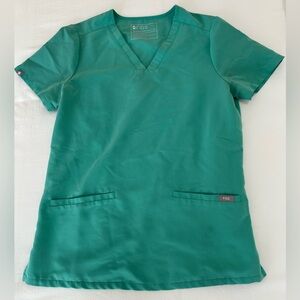 FIG’s women’s scrub top and 2 bottoms